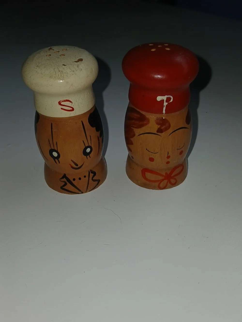 Vintage Wooden Man And Woman White Red Chef Hats Salt & Pepper Shakers